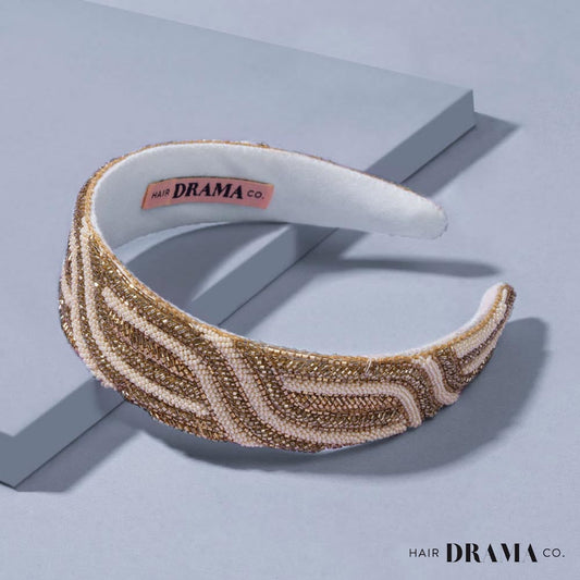 Anel plano com detalhes dourados