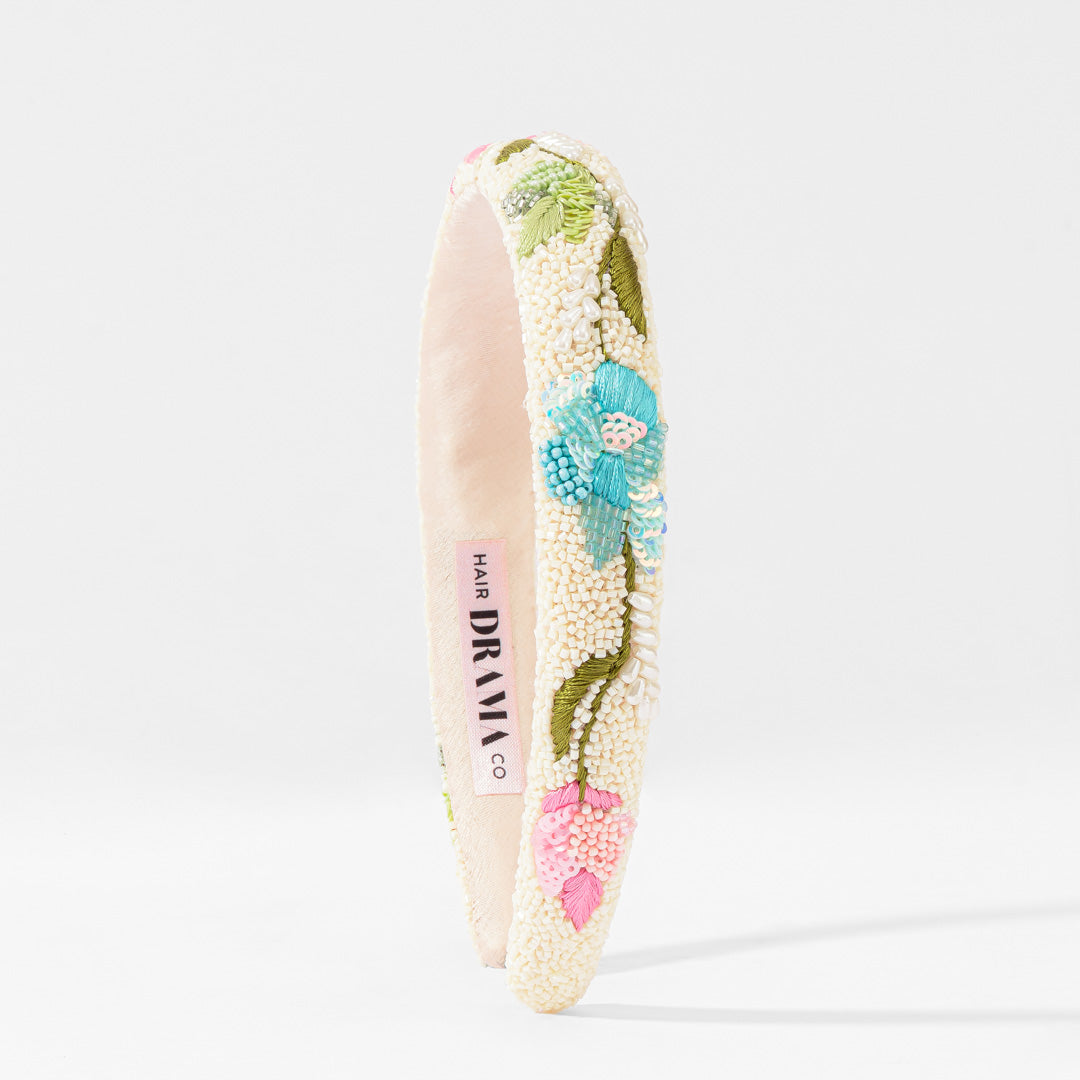 Fita de cabelo com missangas para a primavera