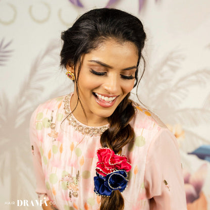 Conjunto de 2 scrunchies em cetim de seda com bordado Gota Patti - Azul e Rosa