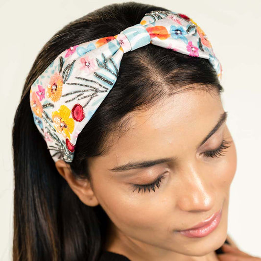 Tiara com nó de flor