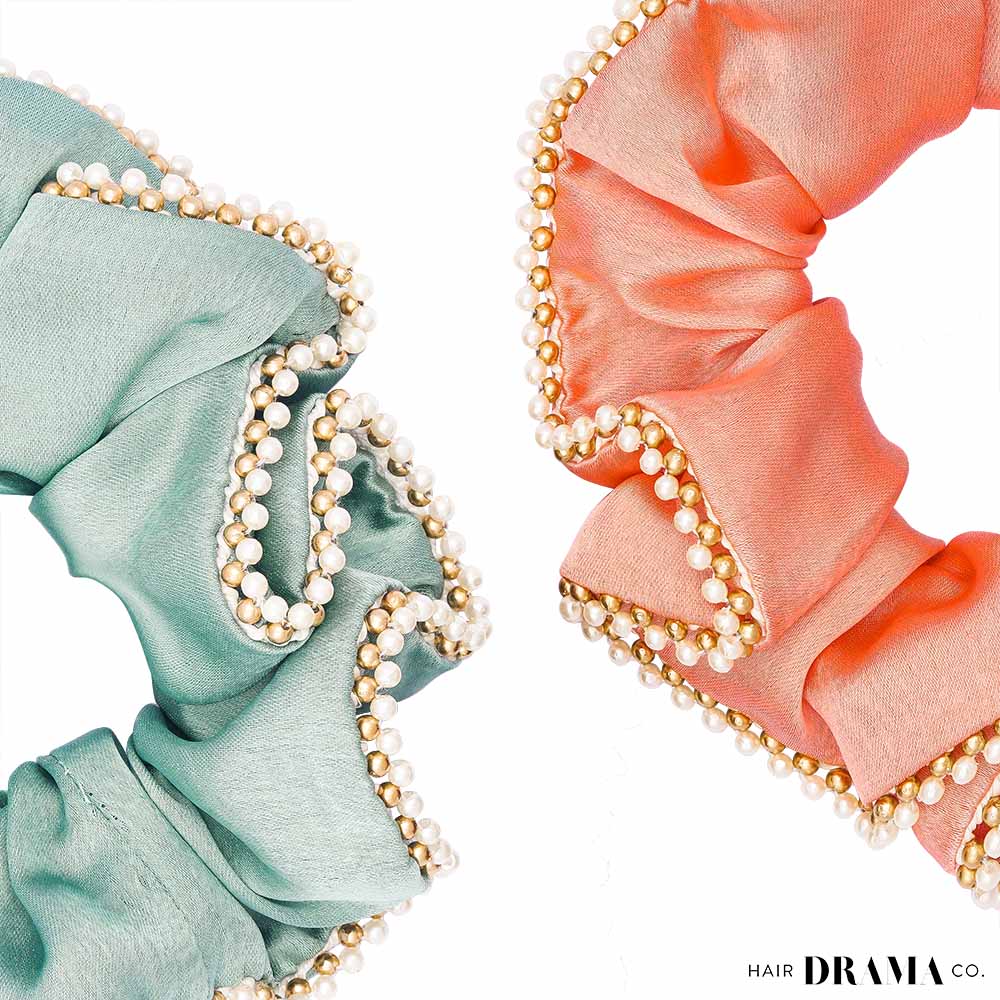 Conjunto de 2 scrunchies em cetim de seda com pérolas - rosa e verde menta