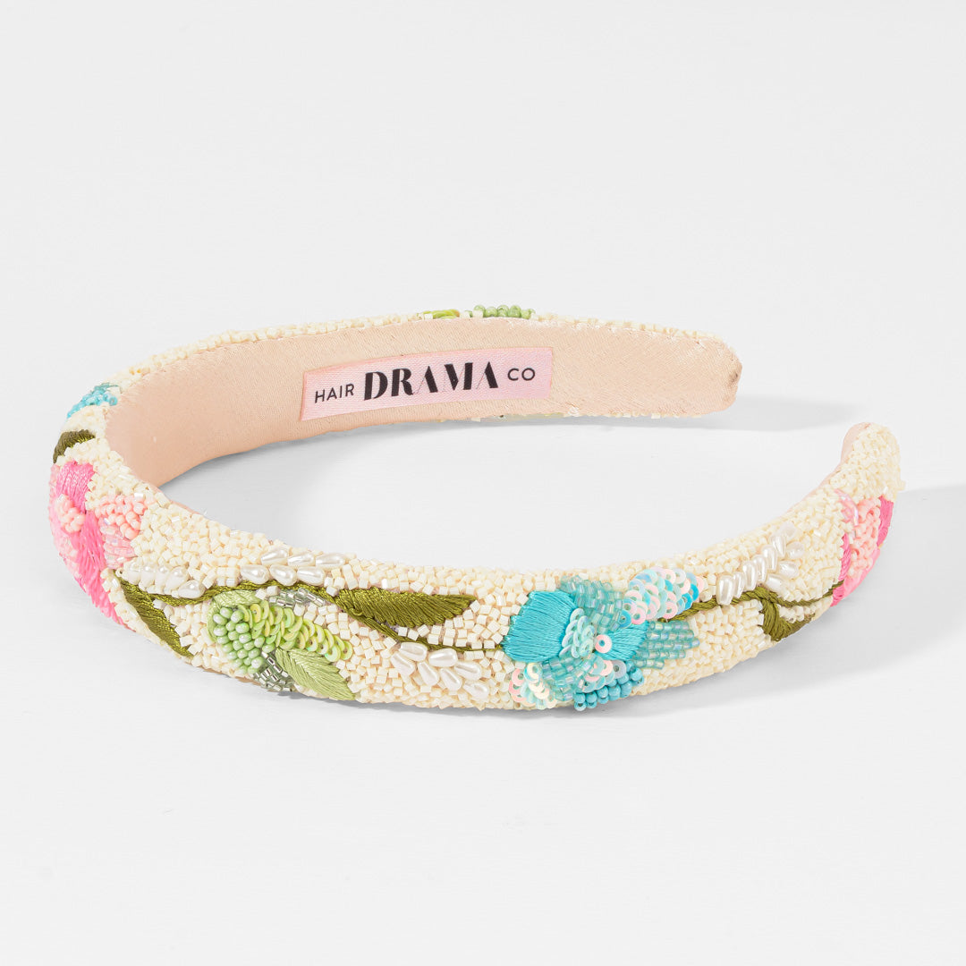 Fita de cabelo com missangas para a primavera