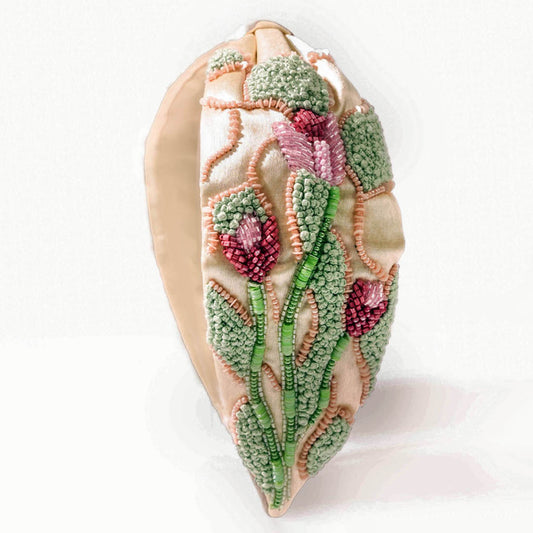 Tiara com nó bordada em tulipa