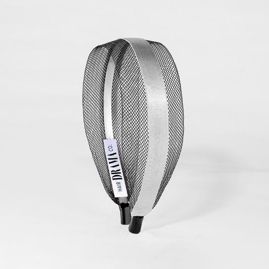 Fita de cabelo HDC x Emily in Paris em malha preta com fita prateada