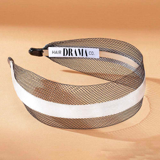 Fita de cabelo HDC x Emily in Paris em malha preta com fita prateada