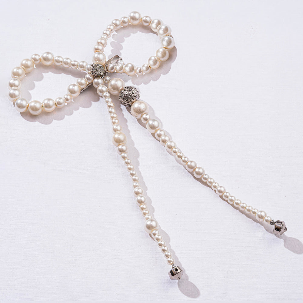 Presilha de cabelo com laço de pérolas e pedra prateada - Branco-creme