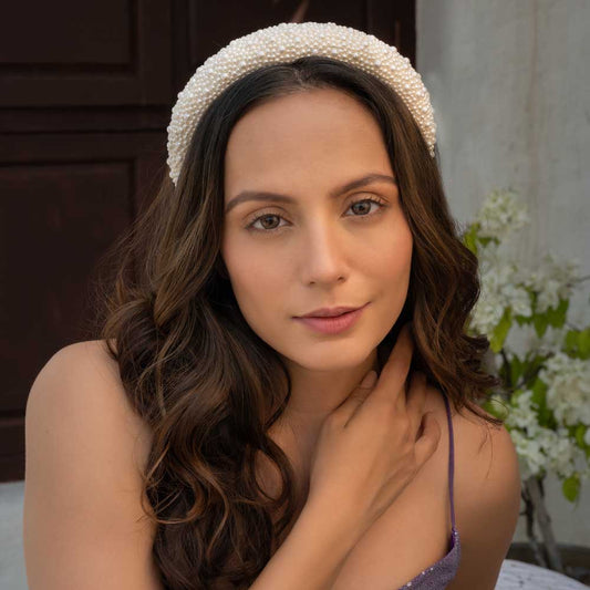 Tiara de Pérolas com Pompons - Branca