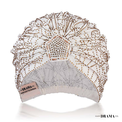 Turbante branco-creme com cristais dourados