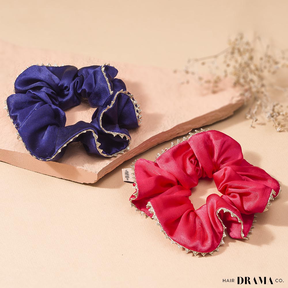 Conjunto de 2 scrunchies em cetim de seda com bordado Gota Patti - Azul e Rosa