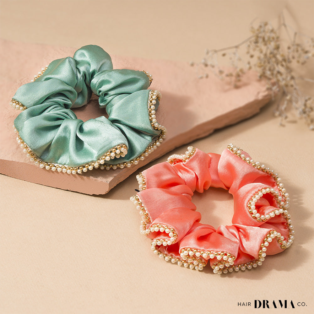 Conjunto de 2 scrunchies em cetim de seda com pérolas - rosa e verde menta