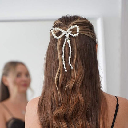 Presilha de cabelo com laço de pérolas e pedra prateada - Branco-creme